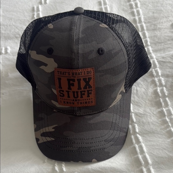 Accessories - Camouflage Mesh Trucker Hat